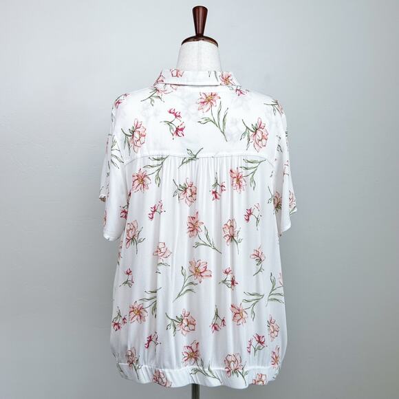 Torrid Ivory Summer Floral Twist-Front Crepe Short Sleeve Shirt - Picture 7 of 10